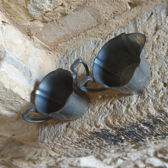 Vintage Trade Mark Pewter by Poole Creamer (CS8 C) and Sugar Dish (CS8 S) Set - Picture 13 of 13